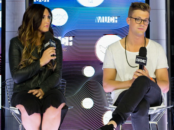 Alyssa Reid and Virginia to Vegas appearing together at the MMVAs in Toronto.
