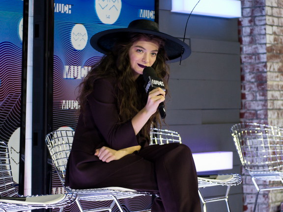 Lorde appearing at the MMVAs in Toronto.